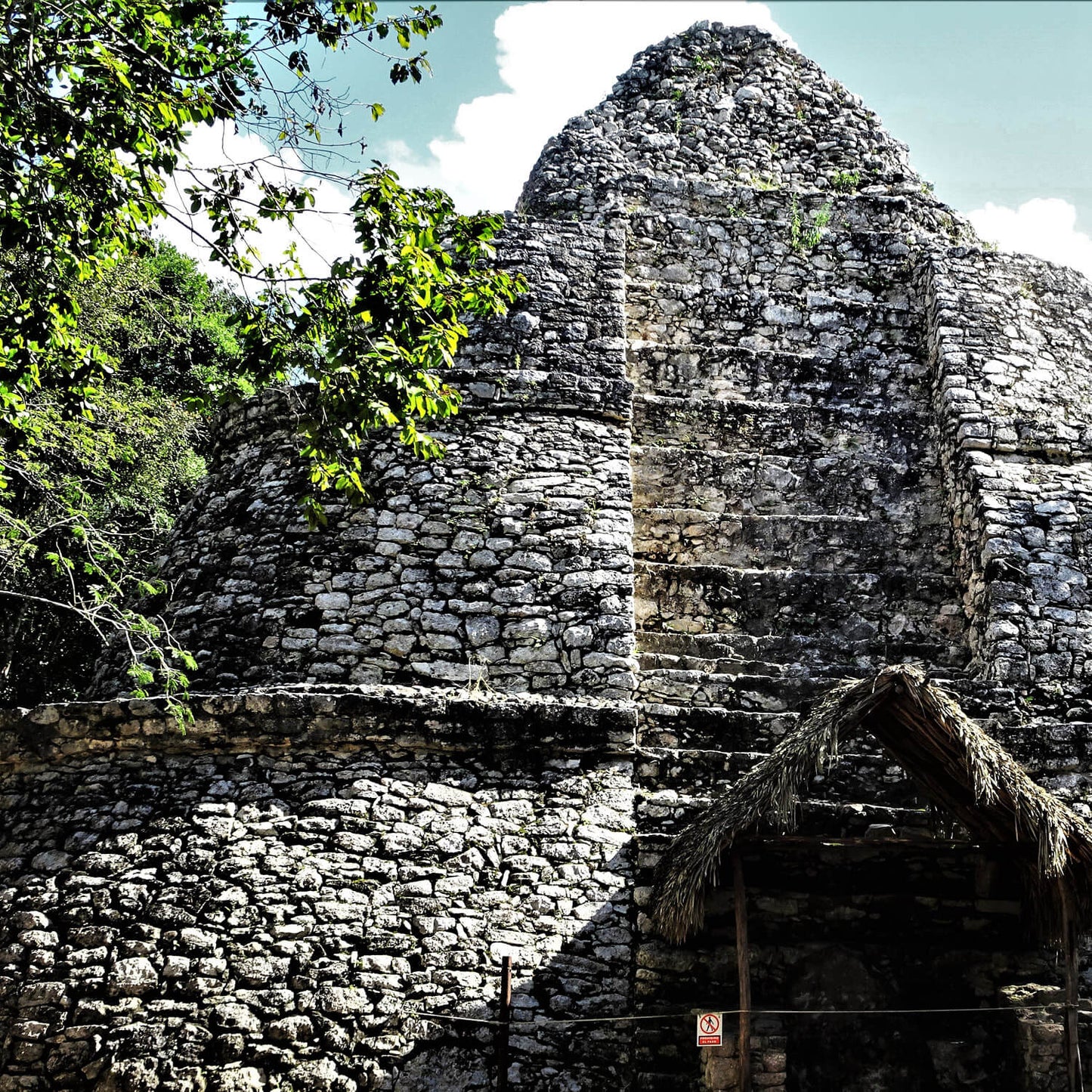 Templo de Cobá y Cenote