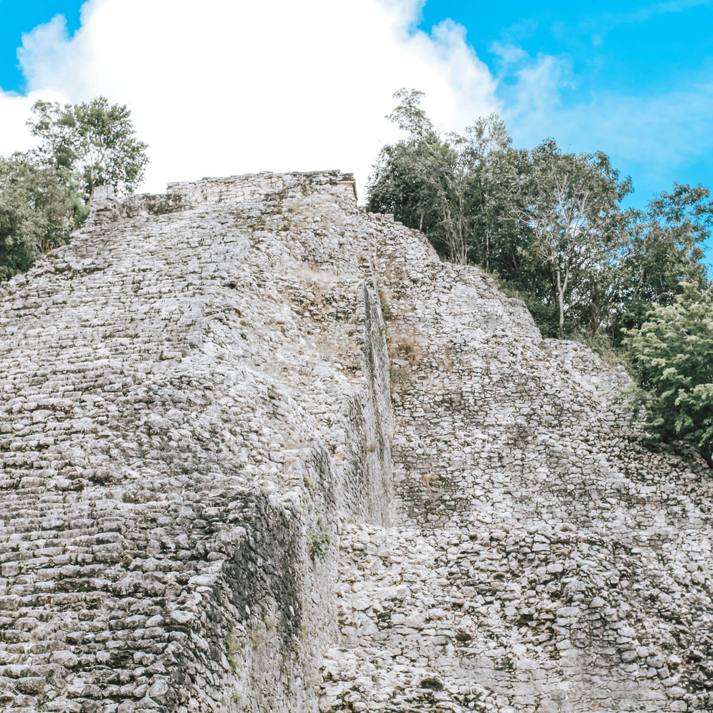 Templo de Cobá y Cenote