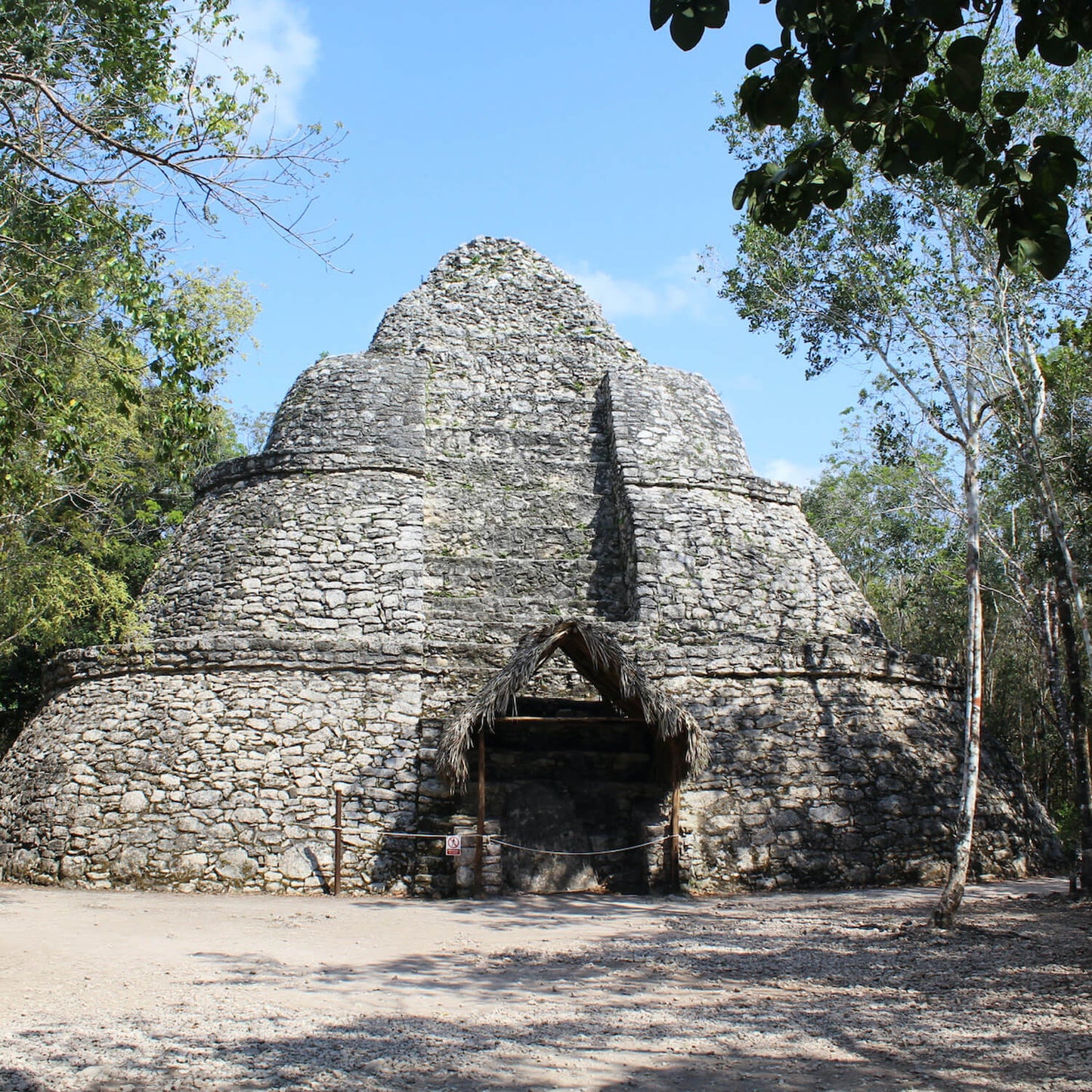 Templo de Cobá y Cenote